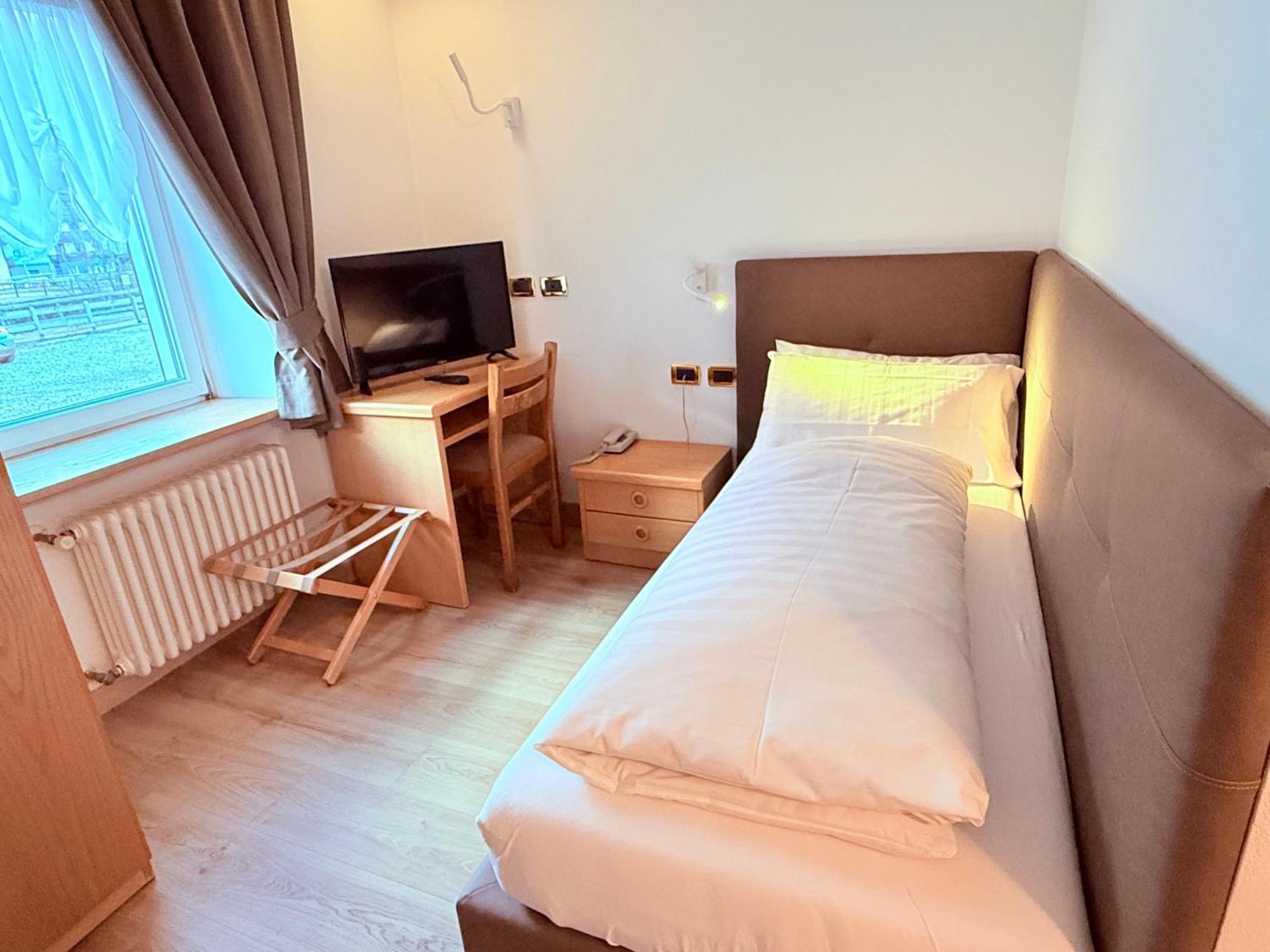 Hotel Rosalpina Soraga Bagian luar foto