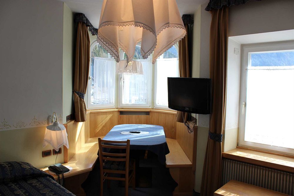 Hotel Rosalpina Soraga Bagian luar foto