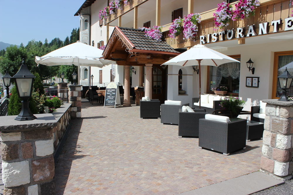 Hotel Rosalpina Soraga Bagian luar foto