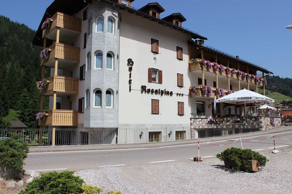Hotel Rosalpina Soraga Bagian luar foto